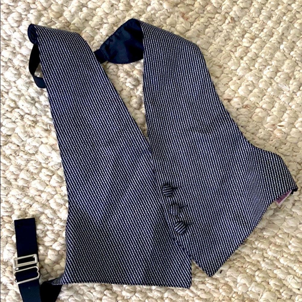 Boys formal black and gray vest. EUC